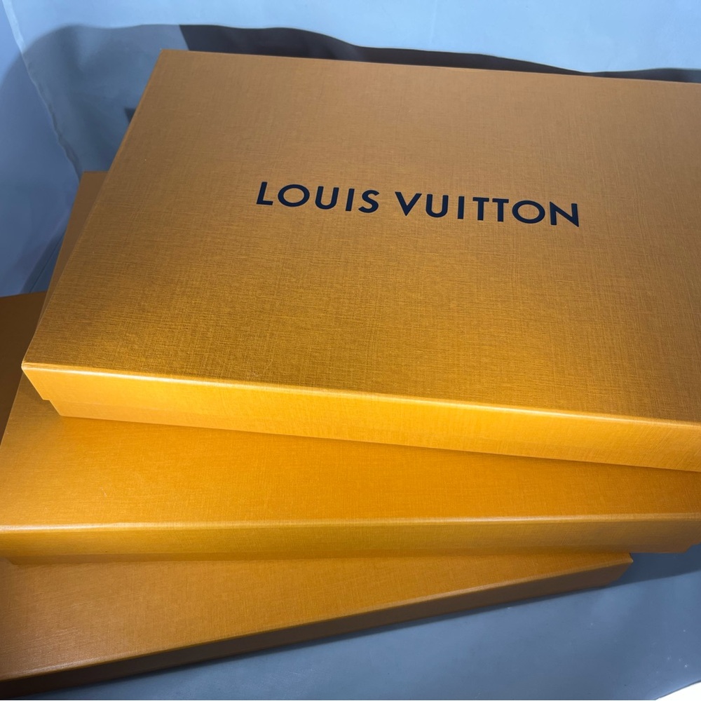 Louis Vuitton Authentic Magnetic Gift Box w/ rebon
